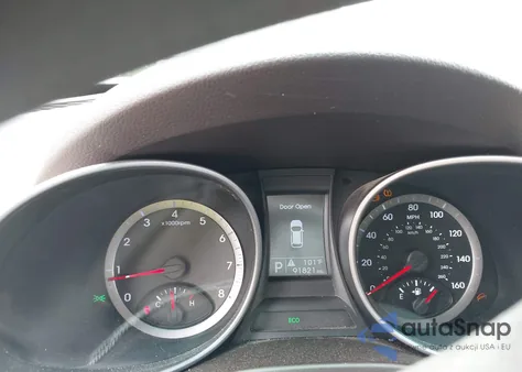 2016 Hyundai Santa Fe Sport 2.4L z USA, uszkodzony, nr VIN 5XYZT3LB7GG368175